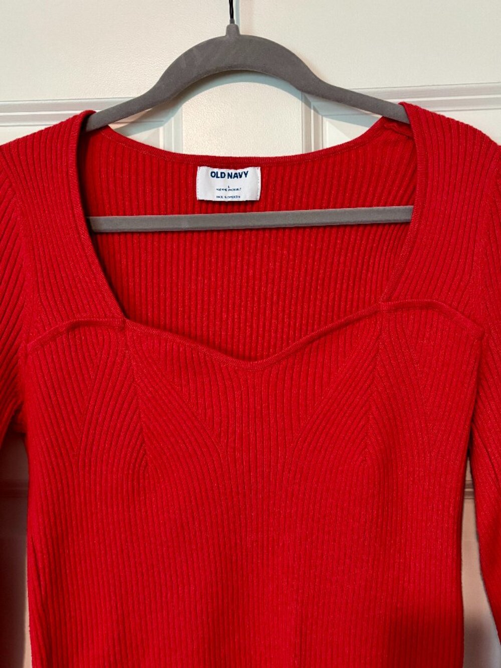 Old Navy Fitted Rib-Knit Sweater Cherry Tomato Red Sweetheart Neck • Size L - Picture 4 of 5